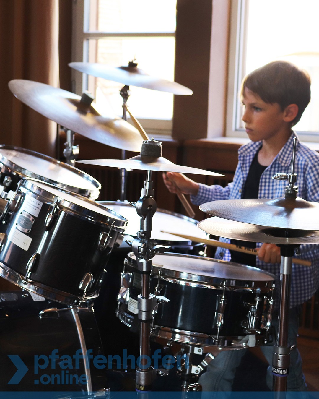 Beim Vorspielabend &bdquo;Taste / Timing / Ton&ldquo; pr&auml;sentieren Sch&uuml;lerinnen und Sch&uuml;ler der St&auml;dtischen Musikschule Pfaffenhofen ihr K&ouml;nnen unter anderem am Schlagzeug.