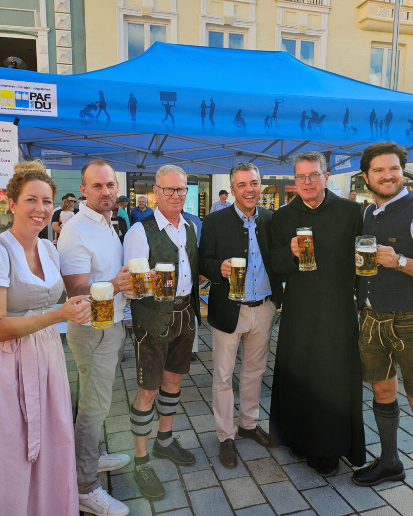 Bierprobe Anstoßen_S