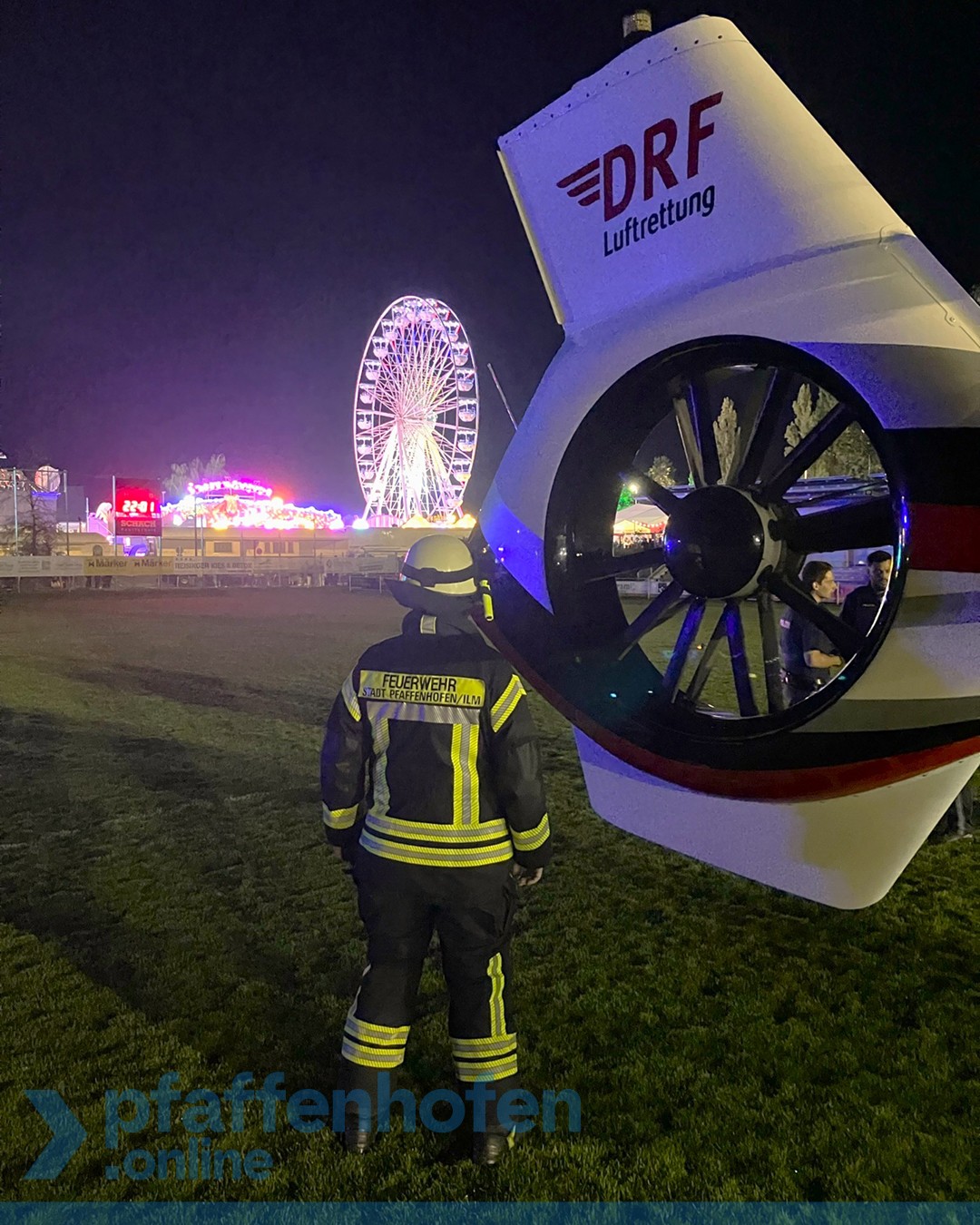 FWPAF_FeuerwerkVolksfest-Hubschrauberlandung