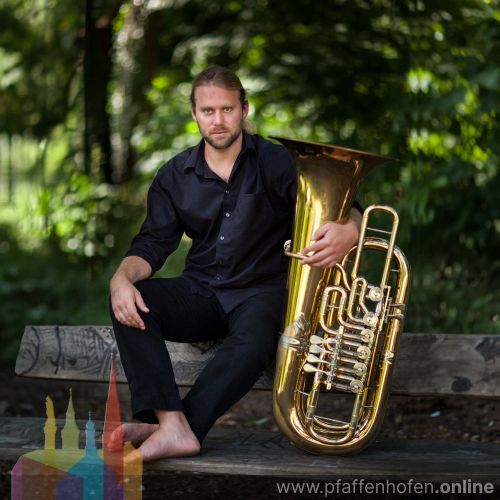 Andreas-Hofmeir mit Band in Rohrbach